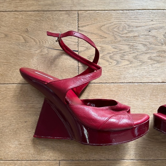 SKY cherry red size 11 platform sandal - Picture 3 of 10